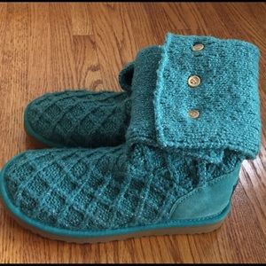 KNIT BUTTON UGGS